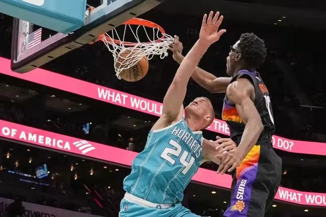 通过他的故 通过他的故