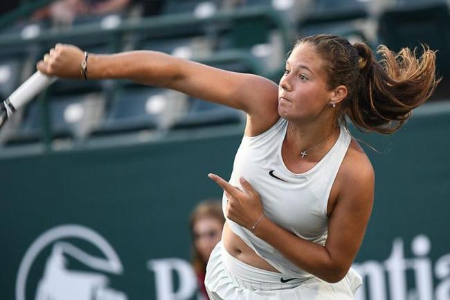 由于伤病与 由于伤病与