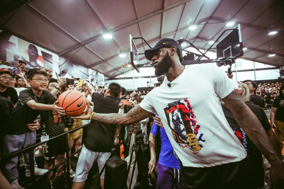 冠名露出 冠名露出